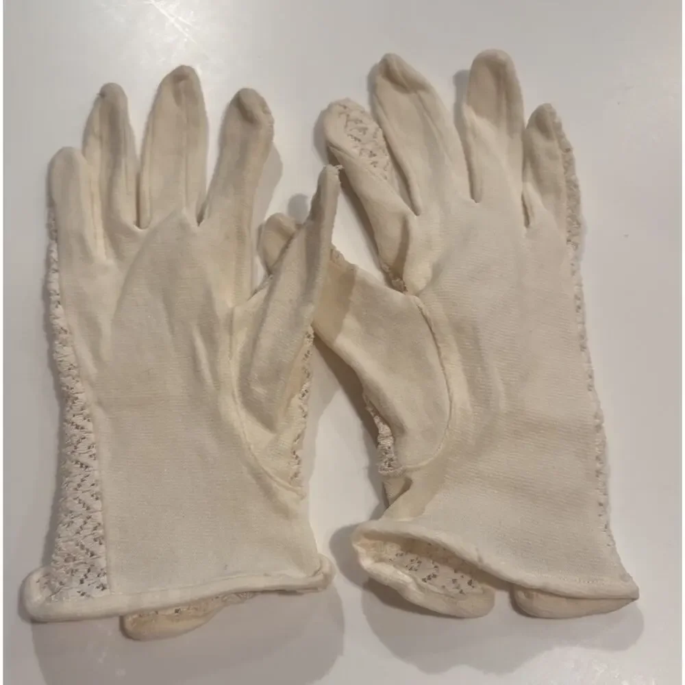 Vintage Ivory White Lace Sheer Short Stretch Gloves Romantic Feminine Cottage